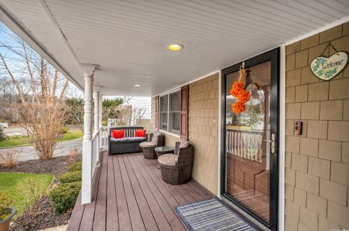 59 Mowbray St, Canaan Lake, NY 11772-2113