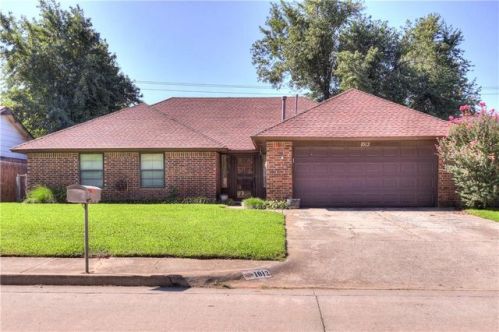 1012 Royal Ln, Yukon, OK 73099-4228