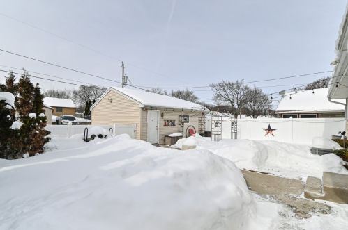 2609 63, Milwaukee WI 53219-2640 exterior