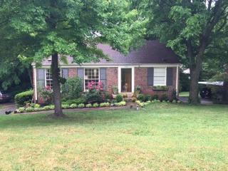 702 Canebrake Dr, Nashville, TN 37209-4506