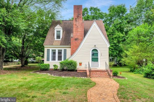 142 Main St, Bowling Green VA  22427-9425 exterior