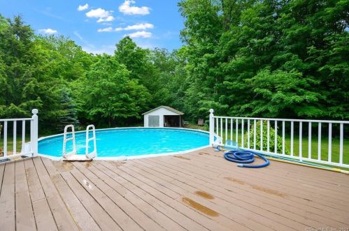 107 Roast Meat Hill Rd, Deep River CT  06419-1424 exterior