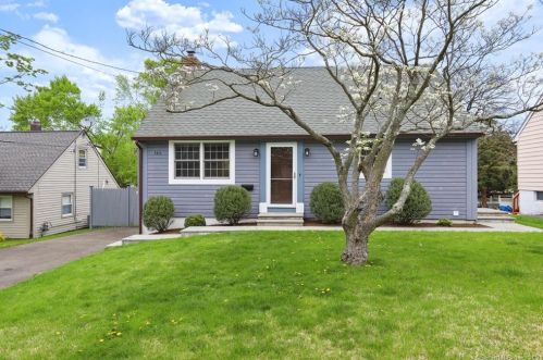 142 Houston Ter, Stamford, CT 06902-4404