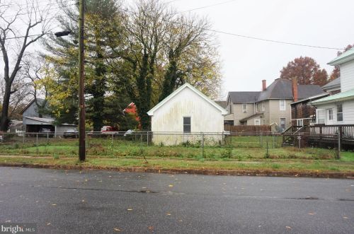 339 Pine St, Seaford, DE 19973-2512