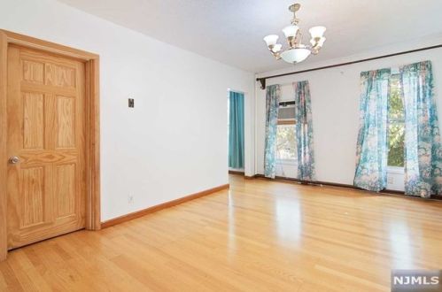 162 Summer Ave, Newark NJ  07104-2614 exterior