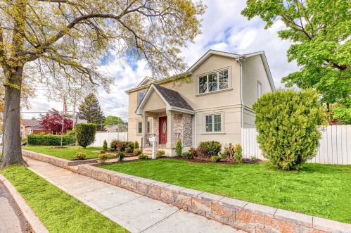 275 Manetto Hill Rd, Hicksville, NY 11803-1306