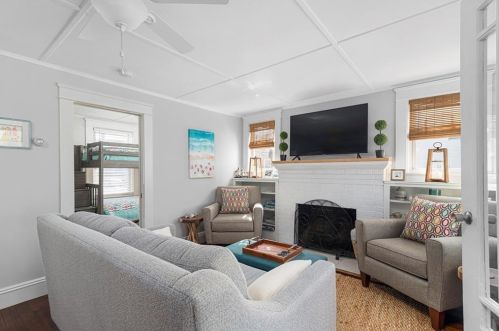 18 Lakeview Dr, South Kingstown RI  02882-1223 exterior
