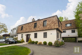 37 Riverside Ave, Stamford CT  06905-4439 exterior