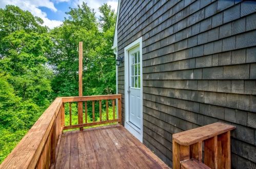 21 Belfield Dr, Providence RI  02919-1801 exterior