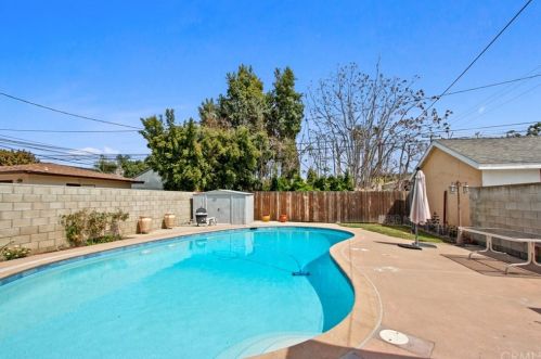 6108 Gundry Ave, Long Beach CA  90805-4258 exterior