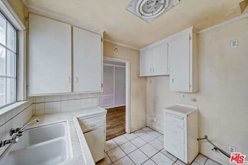 825 Verdugo Rd, Glendale CA  91206-2536 exterior