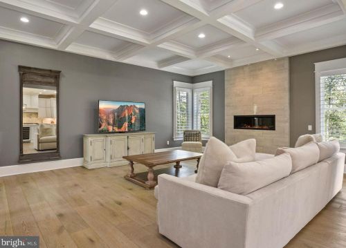 1044 Manning St, Great Falls VA  22066-1922 exterior