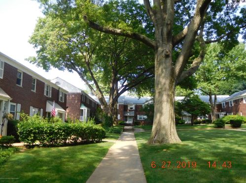 64 Manor Dr, Tinton Falls, NJ 07712-2568