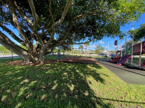 500 2nd St, Dania Beach FL  33004-3328 exterior