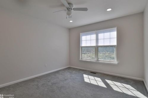 8149 Cross Creek Cir, Breinigsville PA  18031-1330 exterior