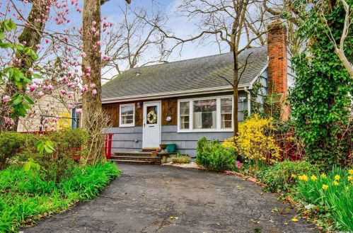 7 Murfield Pl, Huntington Station, NY 11747-1523