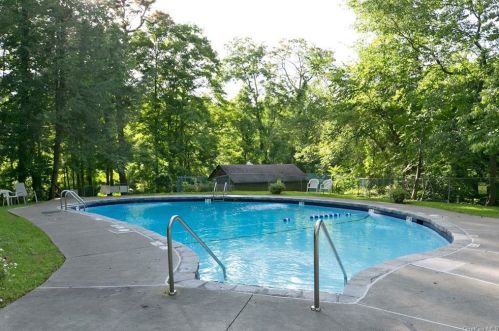 11 Greenhaven Rd, Tompkins Corners NY  10579-3303 exterior