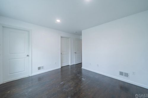 69 13 St, Newark NJ 07107-1108 exterior