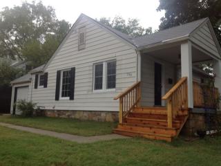 3906 Elledge Dr, Shawnee Mission KS  66205-1354 exterior