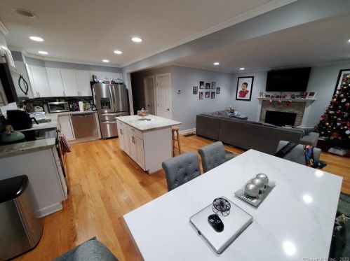 19 4th St, Danbury, CT 06810-5708