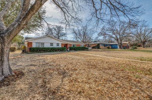7308 Meadowbrook Dr, Fort Worth, TX 76182-6116