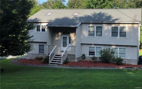412 Austin Rd, Mahopac, NY 10541-2701