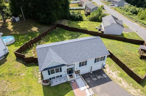 47 Shadybrook Ln, Waterbury, CT 06706-2357