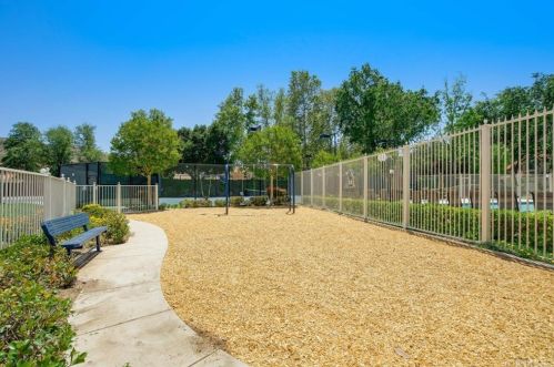 372 Turin St, Calabasas CA  91377-5527 exterior