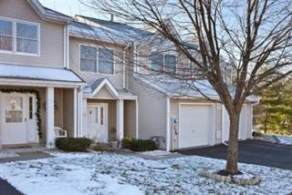 33 Deer Crossing Dr, Fishkill, NY 12524-1362