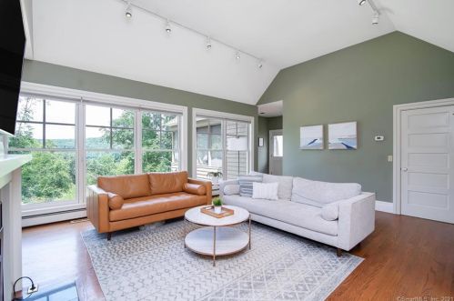 98 Ryefield Rd, Middletown CT  06457-5700 exterior