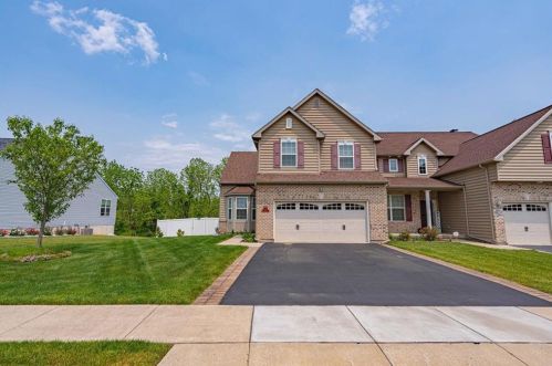 1105 Monarch Ln, Breinigsville, PA 18031-9321