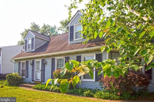 576 Pioneer Cir, Harleysville, PA 19438-1727