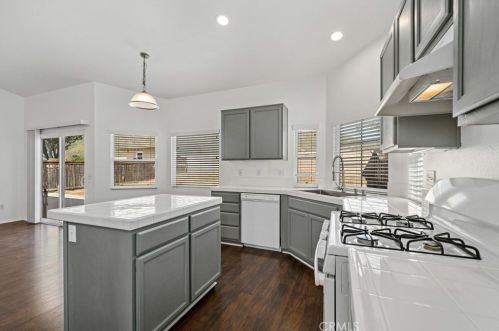 1635 Western Village Dr, San Jacinto CA  92583-6302 exterior
