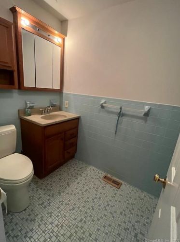 140 Carriage Path, Milford CT  06460-7540 exterior