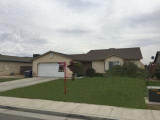 418 Avenida Castro, Delano CA  93215-4019 exterior