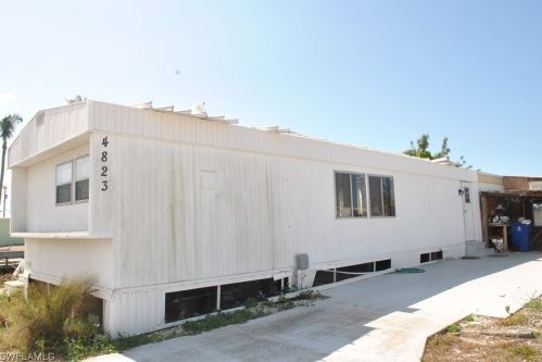 4823 Flamingo Dr, Saint James City FL  33956-2818 exterior