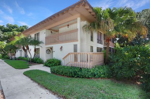 605 Brackenwood Cv, West Palm Beach, FL 33418-9038