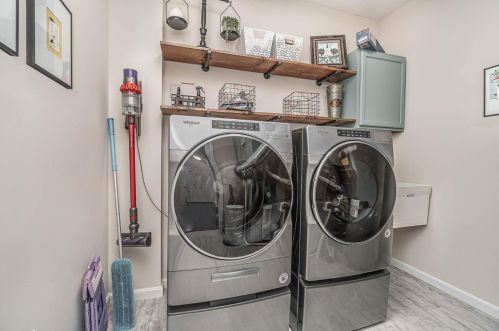 105 Woodside Park Dr, Amelia OH  45102-8711 exterior