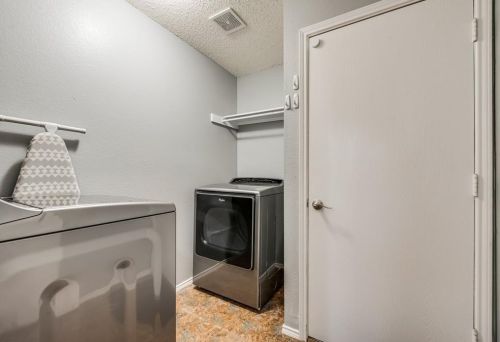 1013 Greenbend Dr, Denton TX  76210-8677 exterior