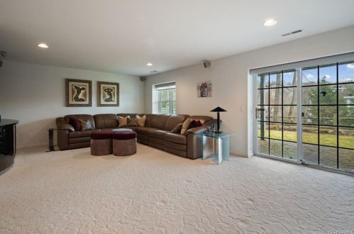 9 High Ridge Rd, Crotonville NY  10562-1969 exterior