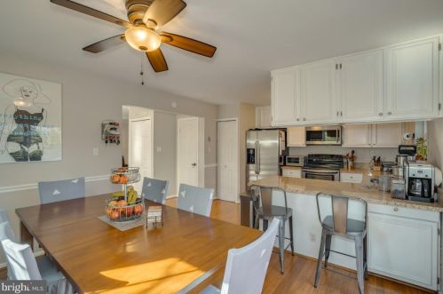 9852 Burke Pond Ct, Springfield VA  22015-2939 exterior