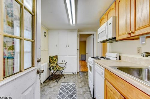 4 Jefferson St, Fredon NJ  07860-2028 exterior