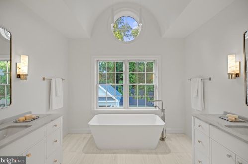 4511 Klingle St, Washington DC  20016-3580 exterior