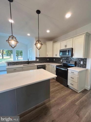 9518 Newtown Rd, Breinigsville PA  18031-1806 exterior