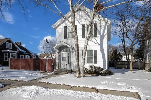 824 Elmore St, Green Bay, WI 54303-3572