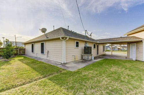 1310 Byu Shr Dr, Galveston TX 77551-4300 exterior