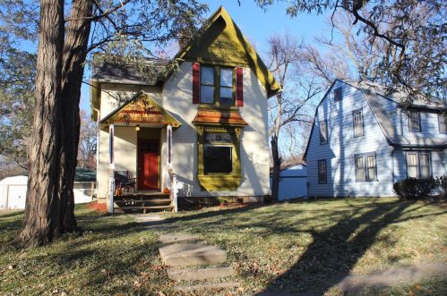 326 5th St, Blue Earth, MN 56013-1223