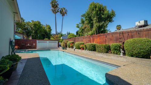 754 Tulare, Vacaville CA  95687-6250 exterior