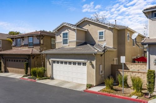 27384 Riverside Ln, Santa Clarita, CA 91354-1889