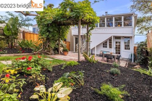 418 45 St, Oakland CA 94609-2135 exterior